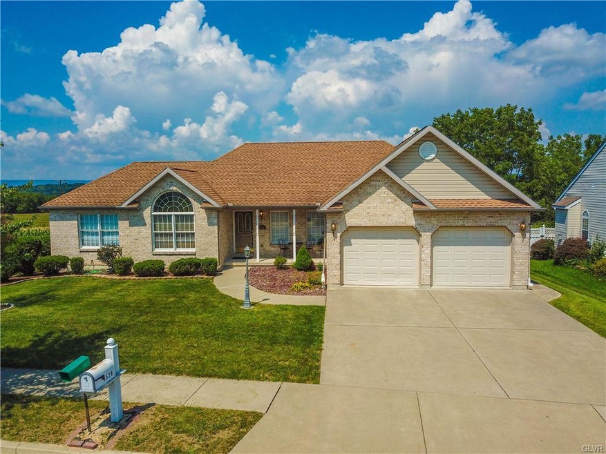 5529 Summit St, Whitehall, PA 18052 - photo 1