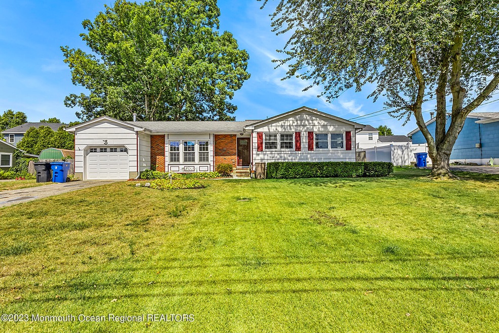 648 Longview Dr, Toms River, NJ 08753 - photo 1