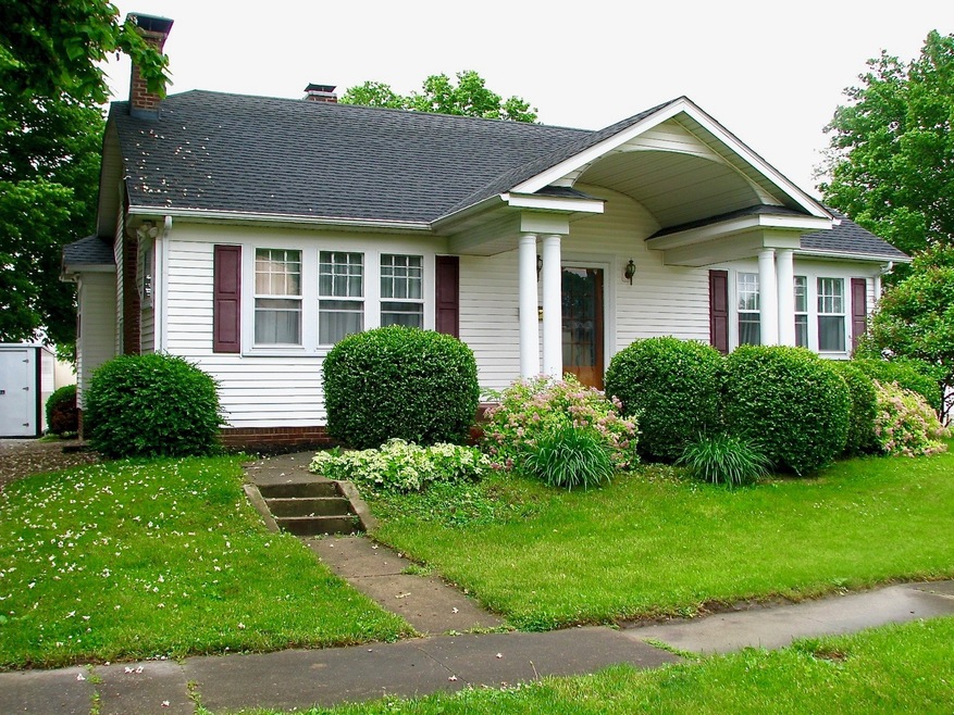 107 E Pinzon St, Tuscola, IL 61953 - photo 1