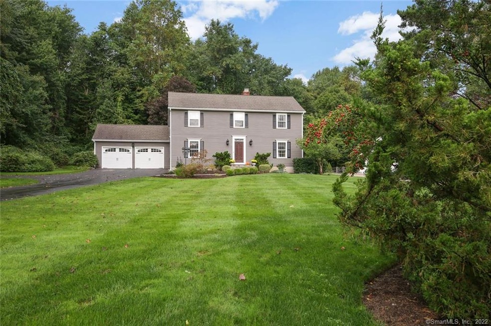 11 Doe Hollow Dr, Trumbull, CT 06611 - photo 1