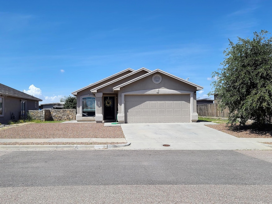 816 Desert Cactus Dr, Horizon City, TX 79928 - photo 1