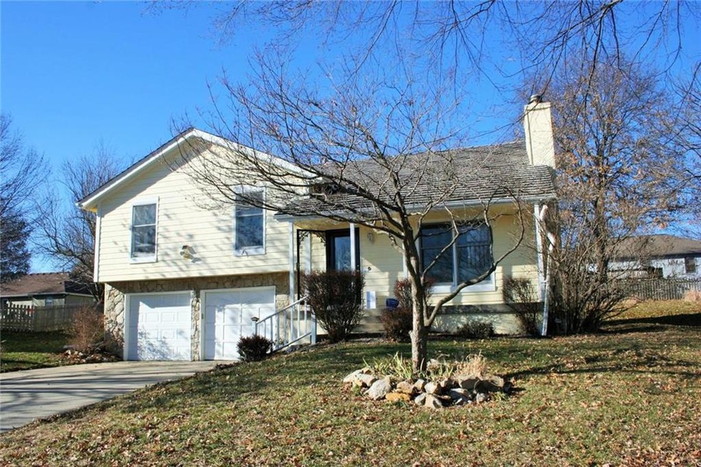 Front view of 308 NE Bristol Place, Lee's Summit, 