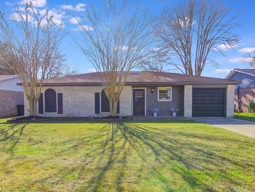 1803 Heather Ln, Alvin, TX 77511 - photo 1