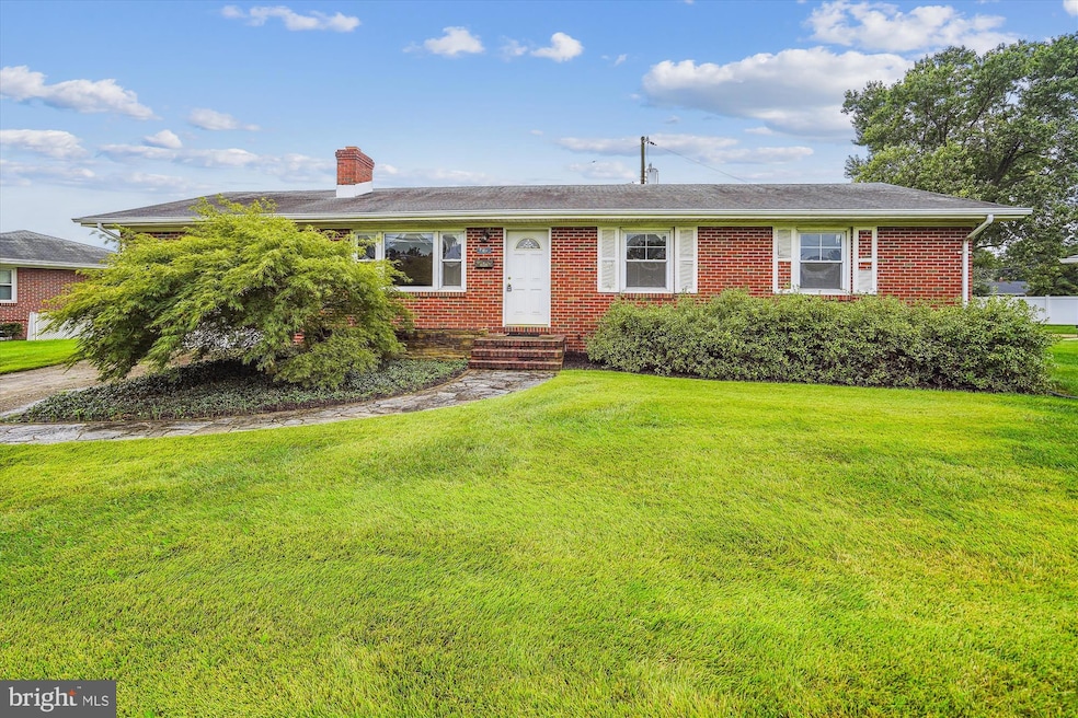 709 E Maple Rd, Linthicum Heights, MD 21090 - photo 1