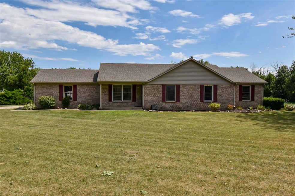 185 Glen Dee Ln, Roanoke, IN 46783 - photo 1