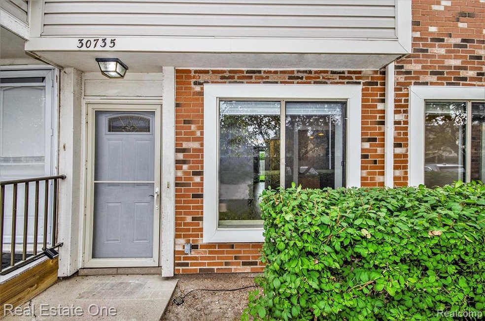 30735 Hidden Pines Ln unit 17, Roseville, MI 48066 - photo 1