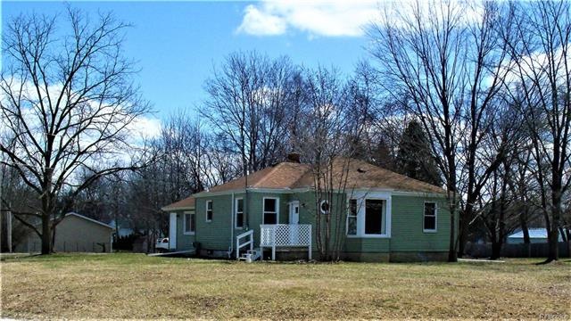 1309 Winfield Dr, Swartz Creek, MI 48473 - photo 1