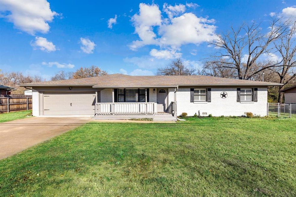 508 Walnut Creek Dr, Azle, TX 76020 - photo 1