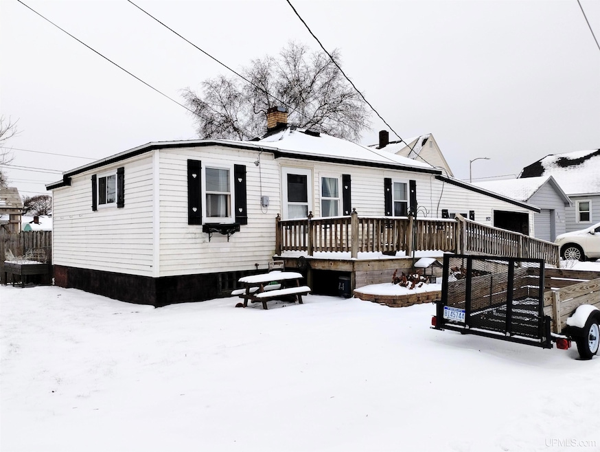 203.5 S Lincoln Rd, Escanaba, MI 49829 - photo 1