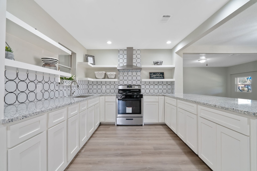 906 Innsdale Dr, Houston, TX 77076 - photo 1