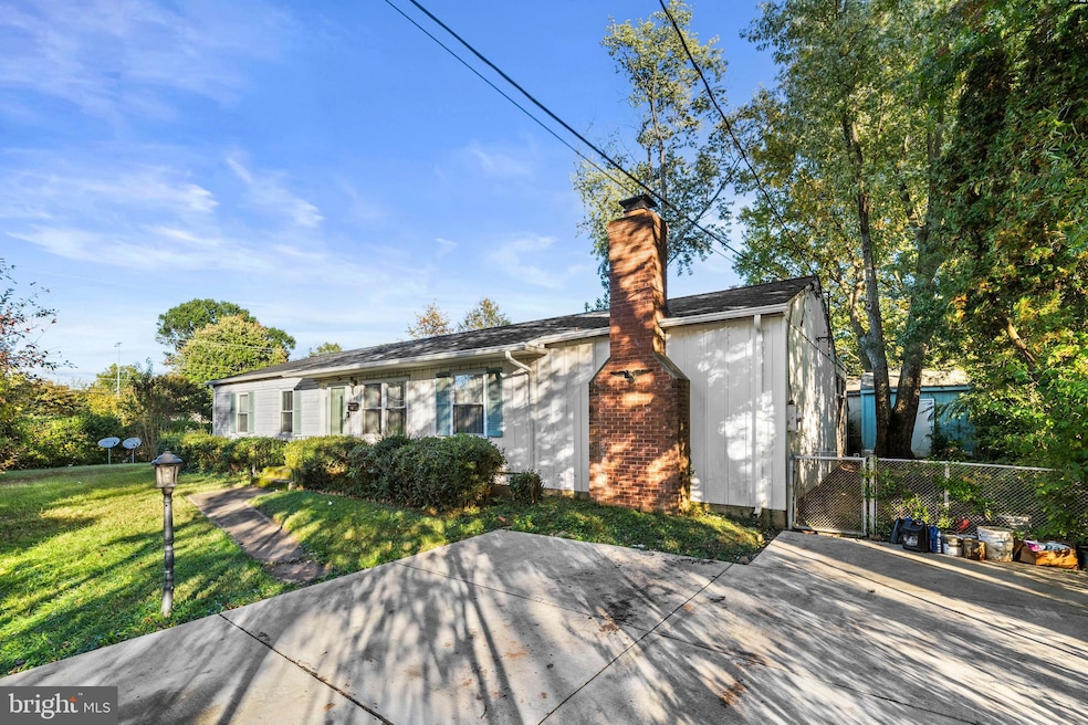 418 Patrick Ln, Herndon, VA 20170 - photo 1