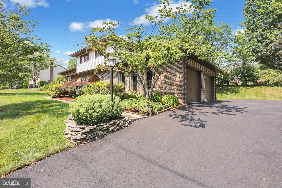 5421 E Lorane Rd, Reading, PA 19606 - photo 1