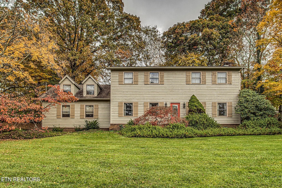 01_WoodlandTraceDrive_212_Front