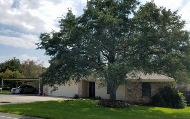 401 Live Oak Ave, Bay City, TX 77414 - photo 1