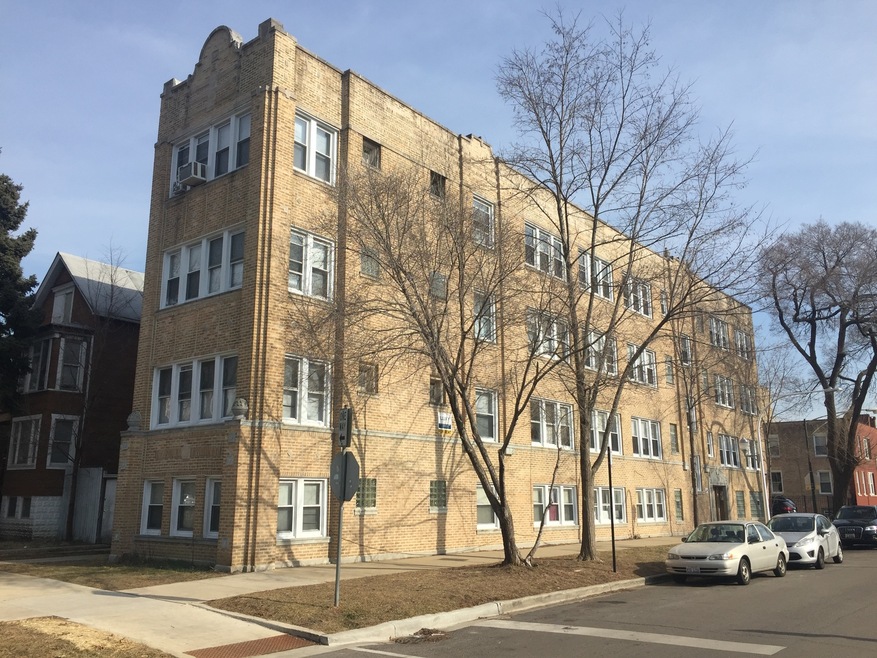 3520 W Cullom Ave unit 1, Chicago, IL 60618 - photo 1