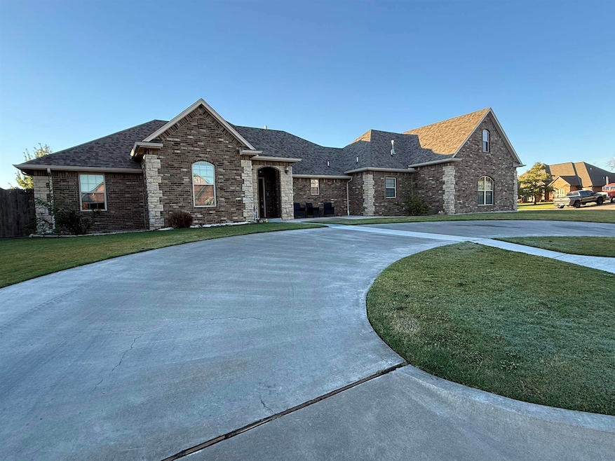 4621 Daybreak Ln, Enid, OK 73703 - photo 1