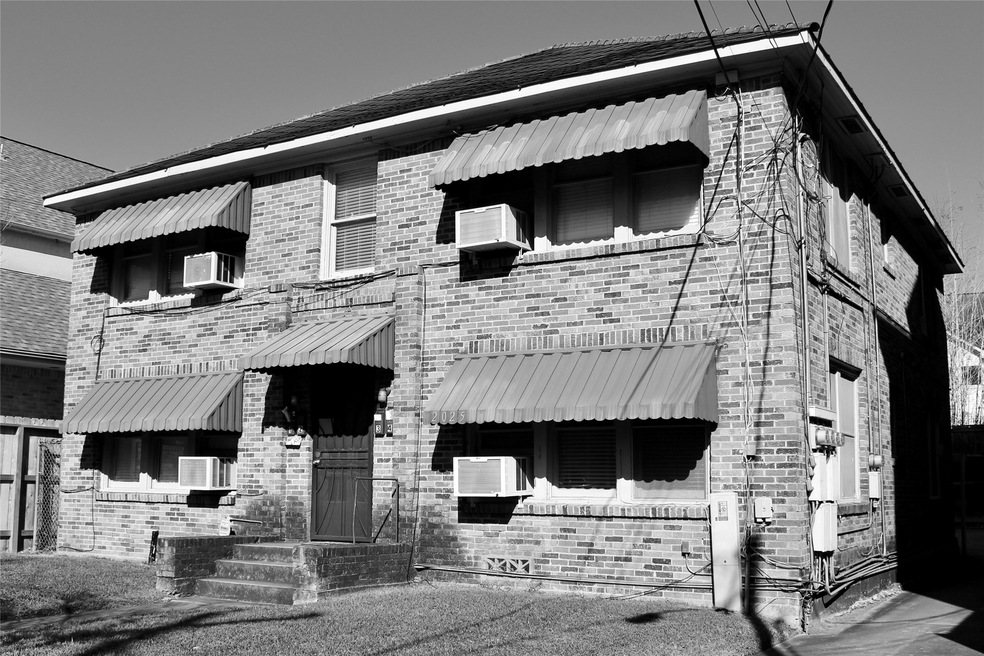 2025 Hazard St unit 2, Houston, TX 77019 - photo 1