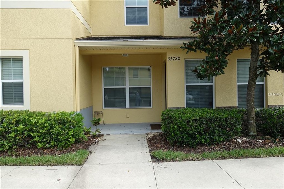 Beautiful 2 bedroom + Bonus room, 2.5 bath townhom