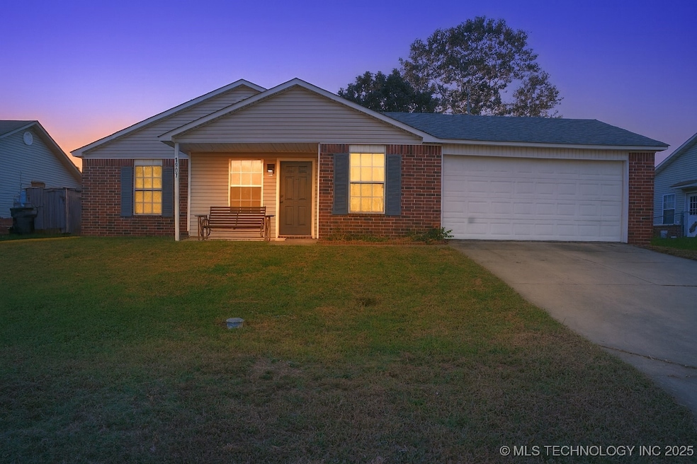 1907 N Chambers Ave, Claremore, OK 74017 - photo 1