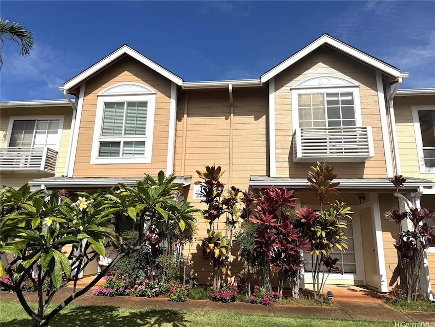 94-692 Lumiauau St unit TT5, Waipahu, HI 96797 - photo 1
