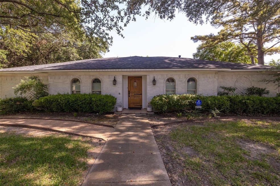 300 Greenbriar Ln, Colleyville, TX 76034 - photo 1