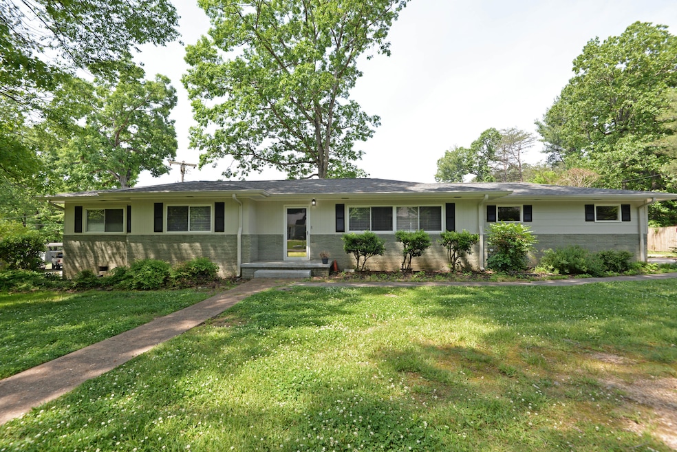 2531 Avalon Cir, Chattanooga, TN 37415 - photo 1