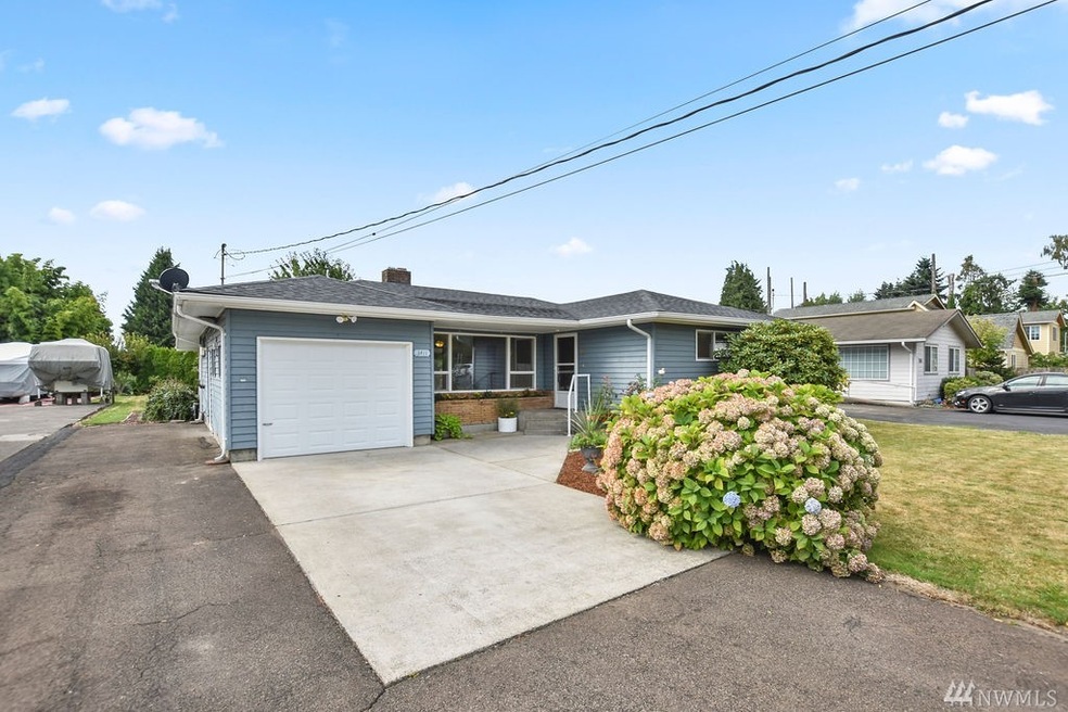 3411 Oak St, Longview, WA 98632 - photo 1