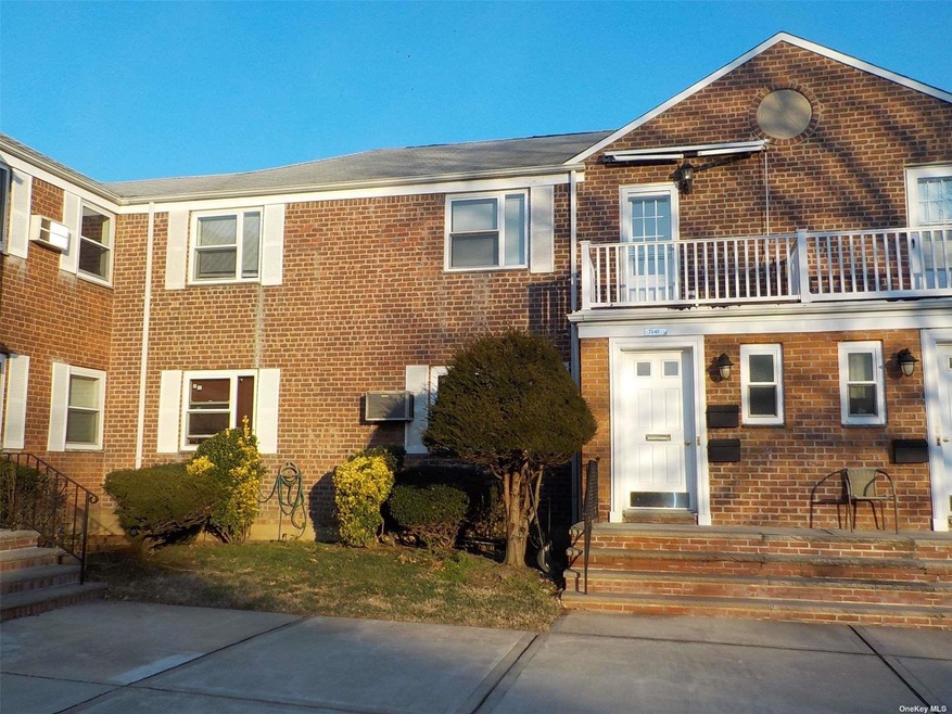 73-61 260th St unit 2nd fl, Glen Oaks, NY 11004 - photo 1