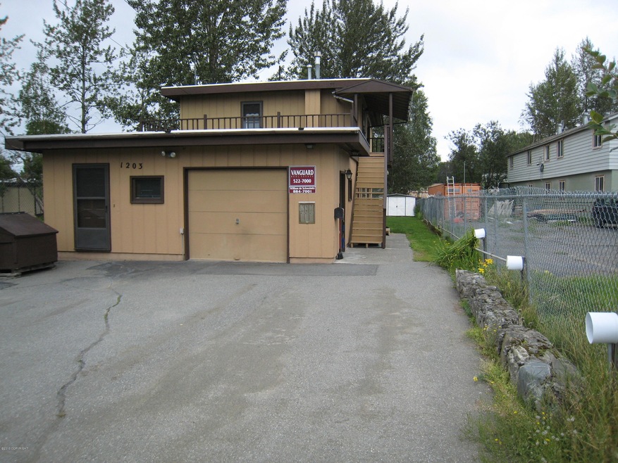 Exterior/Garage