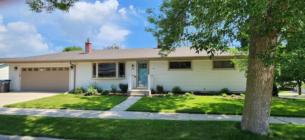 1706 Knoll Crest