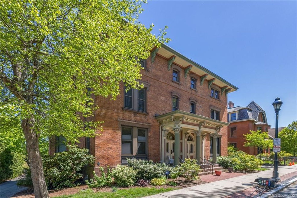 22 Charter Oak Place unit RU1, Hartford, CT 06106 - photo 1