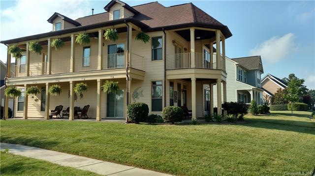 Beautiful home in maintenance free Garden District