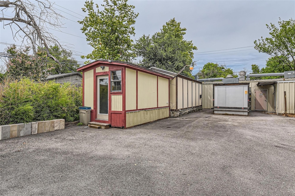 2002 Southern Oaks Dr unit 1, Austin, TX 78745 - photo 1