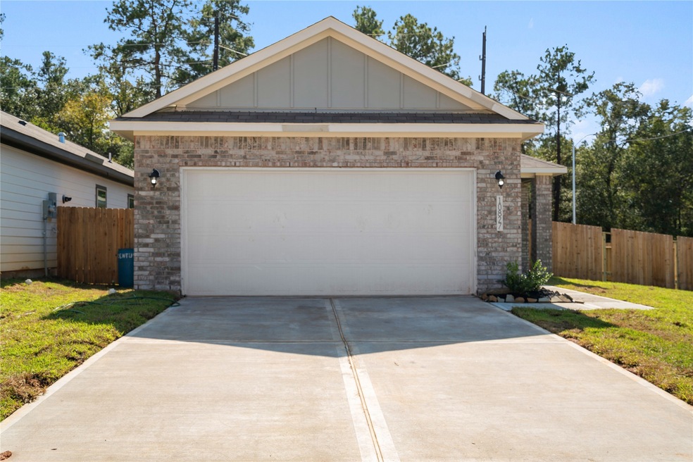 10827 Prickly Ash Dr, Tomball, TX 77375 - photo 1