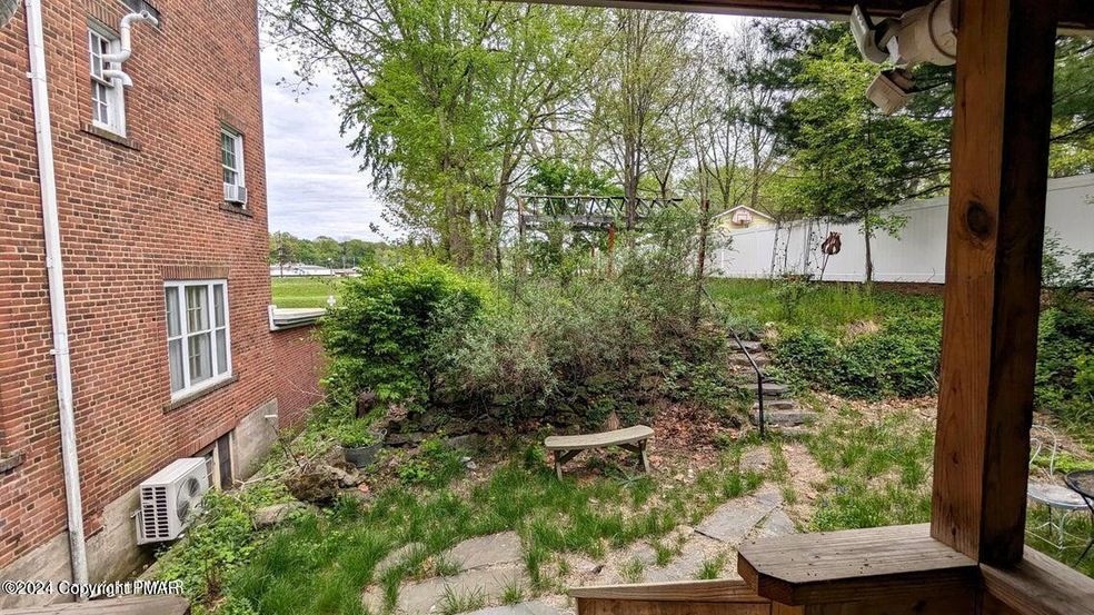 256 Washington St unit 3, East Stroudsburg, PA 18301 - photo 1