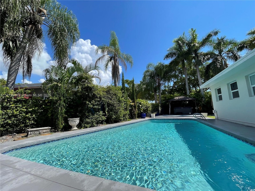 2075 S Hibiscus Dr, North Miami, FL 33181 - photo 1