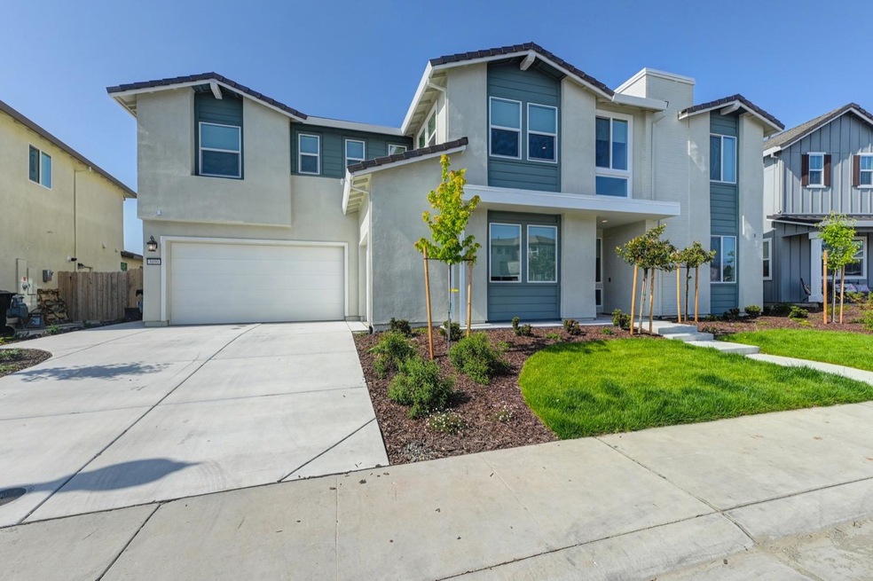 Sold $1,051,000 • Co-Listing Agent