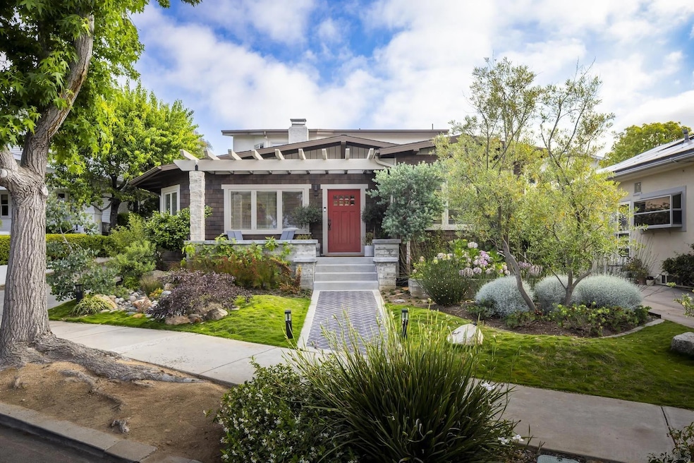 Pending $2,465,000 • Co-Listing Agent