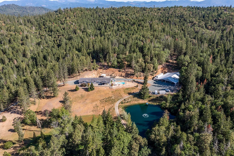 2010 Stewart Rd, Grants Pass, OR 97526 - photo 1