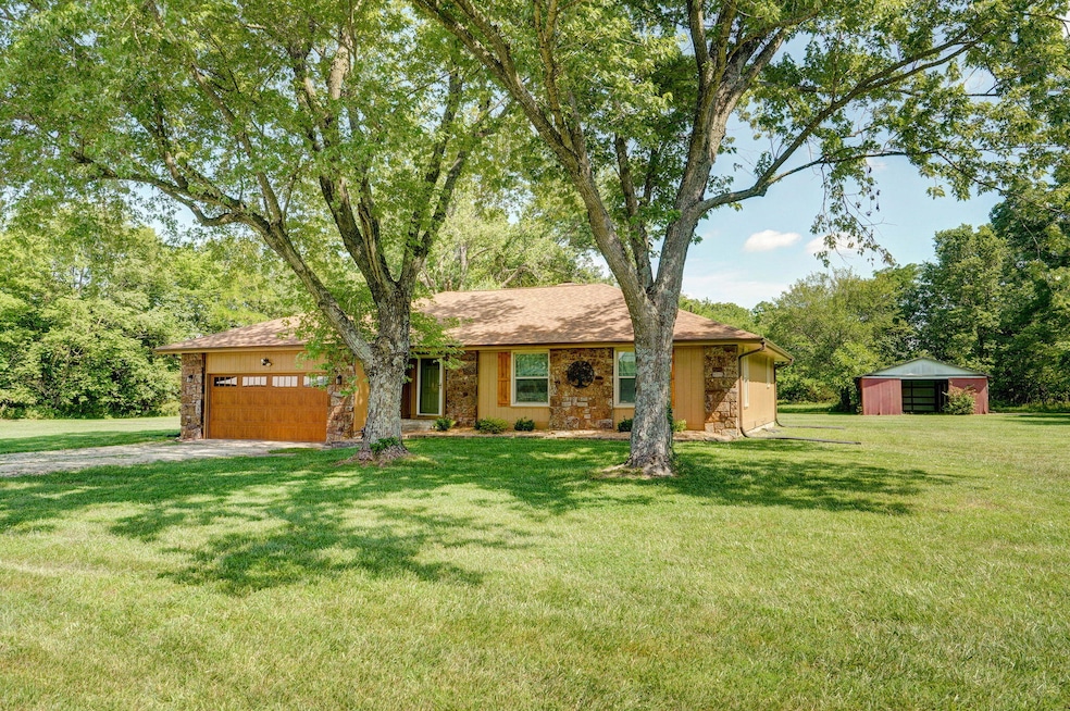7259 State Hwy A - Front