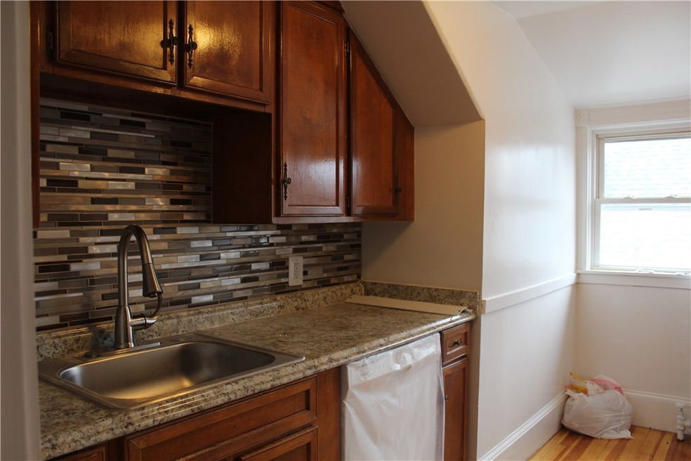 346 Broadway unit 3, Newport, RI 02840 - photo 1