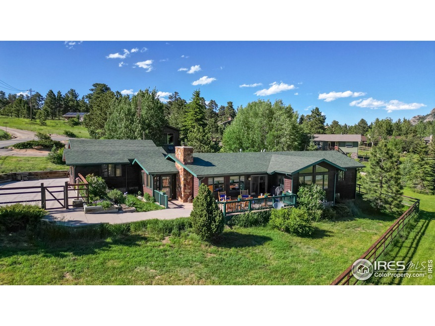 Wonderful corner lot faces south overlooking the Fish Creek Ranch. Main level living.