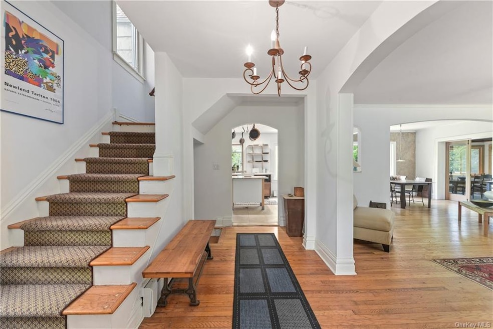 Generously sized welcoming foyer