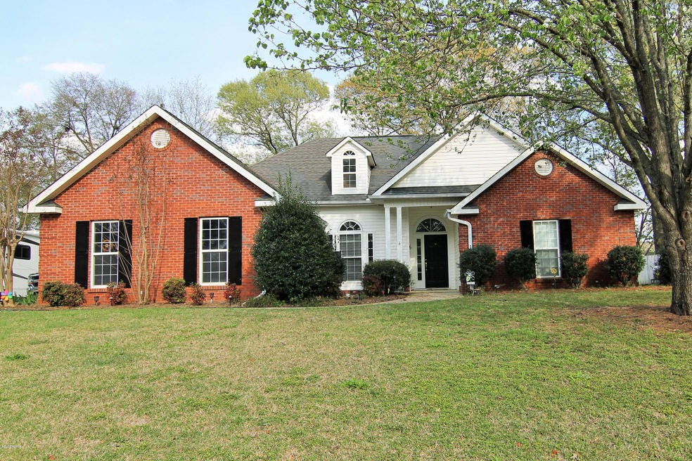 908 Bay Laurel Cir, Warner Robins, GA 31088 - photo 1