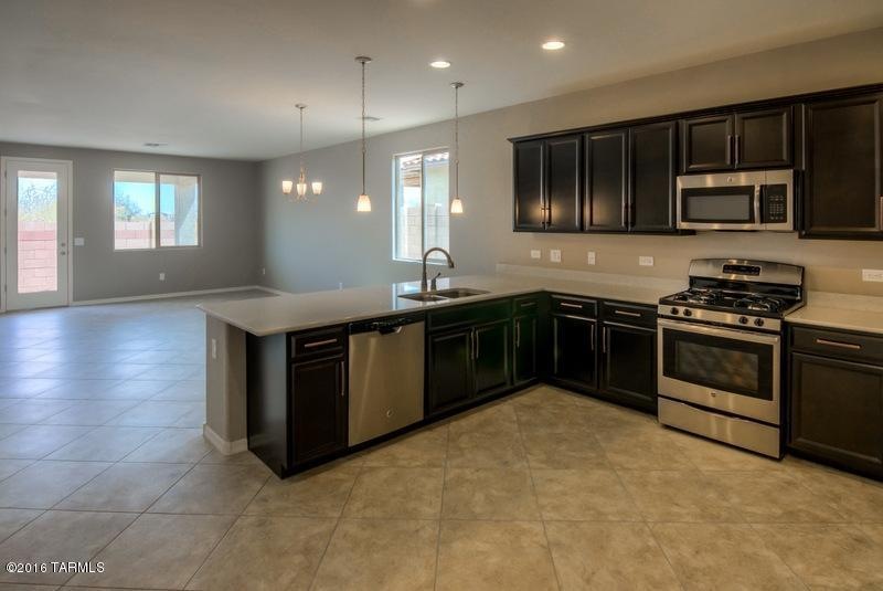 17 Kitchen photo a