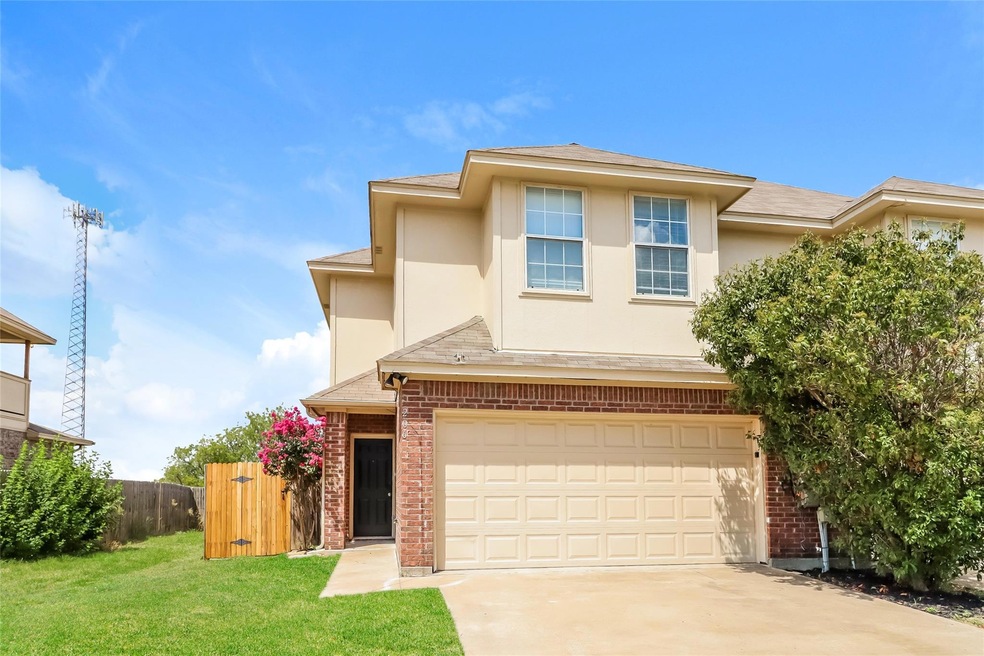 206 Ridgeway Blvd, Weatherford, TX 76086 - photo 1