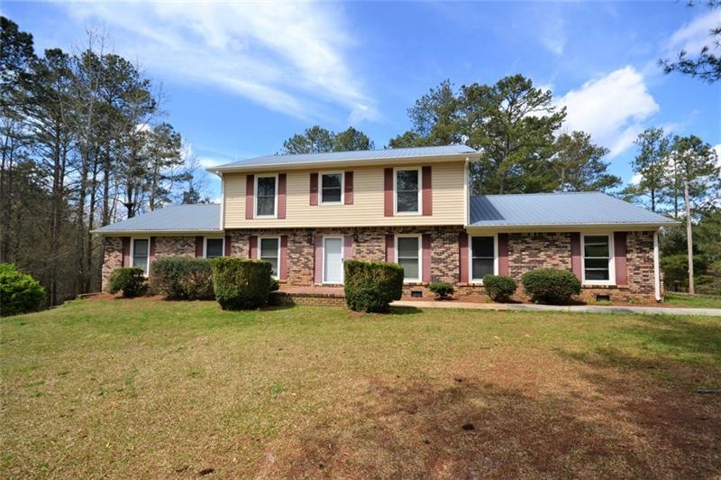 Beautiful home with low maintenance brick and viny
