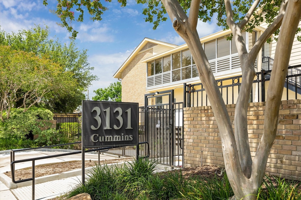 3131 Cummins St unit 27, Houston, TX 77027 - photo 1