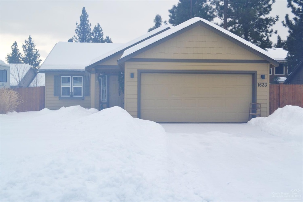 1633 W Allingham Ave, Sisters, OR 97759 - photo 1