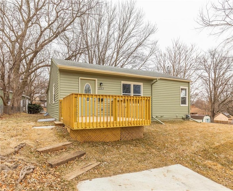 1253 E 33rd Ct, Des Moines, IA 50317 - photo 1